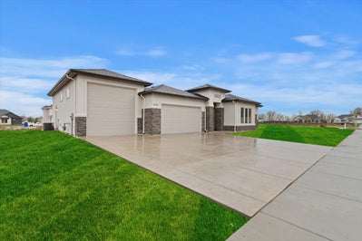 3,001sf New Home in Eagle, ID